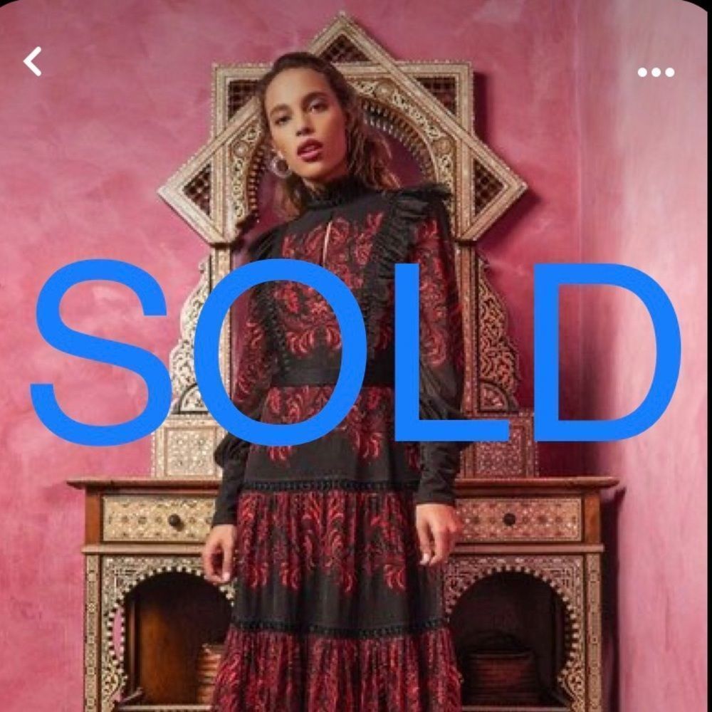SOLD———GARAGE High Rise Mom Jeans